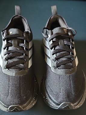 Adidas Jogit Running Training Shoes Black Iron Metallic JR0863 Mens Sz 8 US